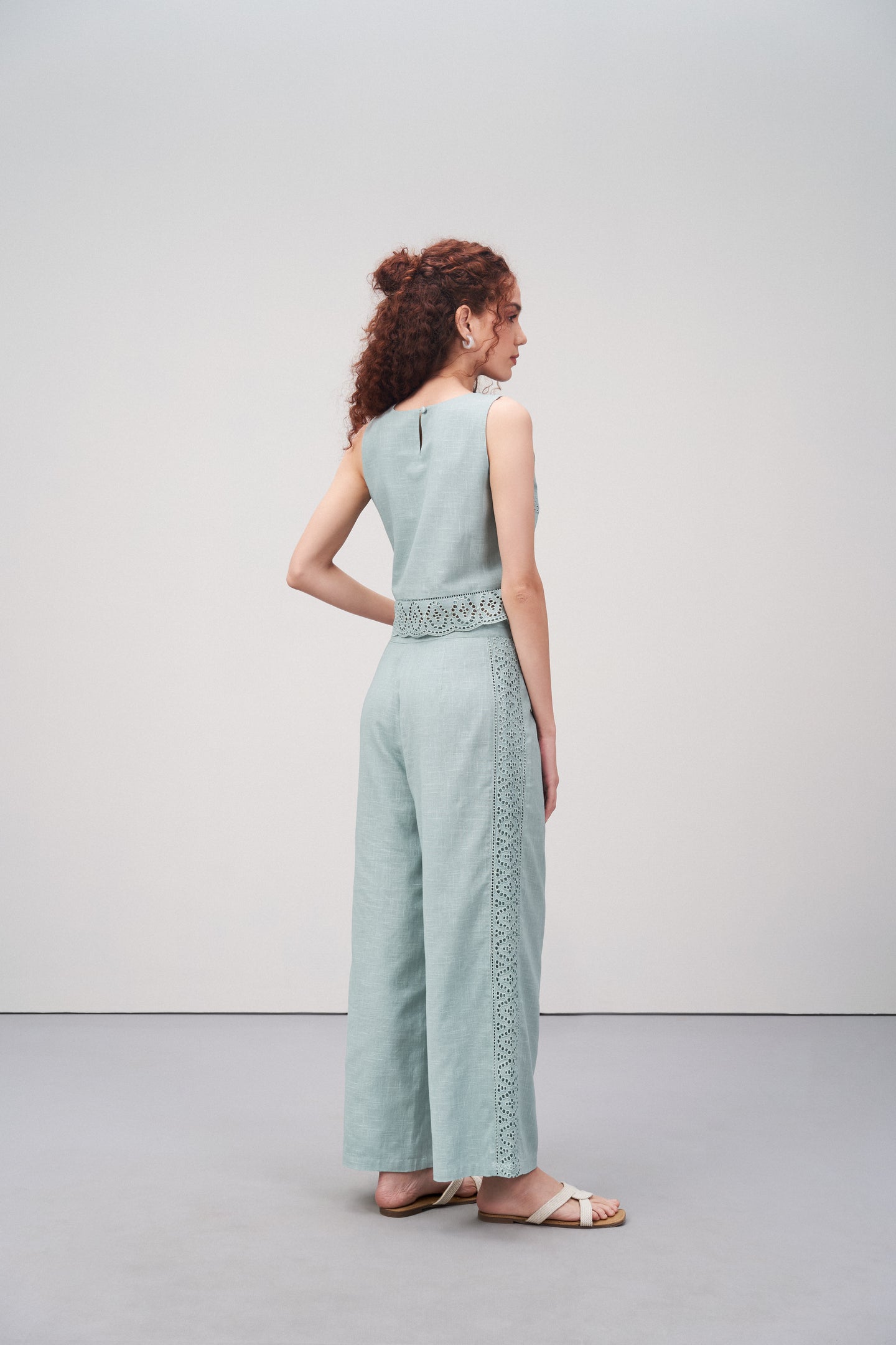 Women Crop Top 100% Cotton Light Green Scalloped Embroidery Lace Hem Sleeveless Top For Ladies Model Back View | Heather Cotton Sleeveless Crop Top With Scalloped Embroidery