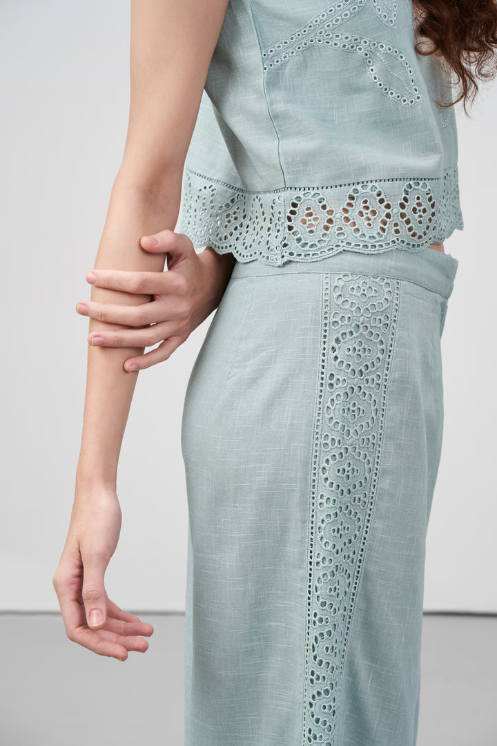 Women Crop Top 100% Cotton Light Green Scalloped Embroidery Lace Hem Sleeveless Top For Ladies | Heather Cotton Sleeveless Crop Top With Scalloped Embroidery