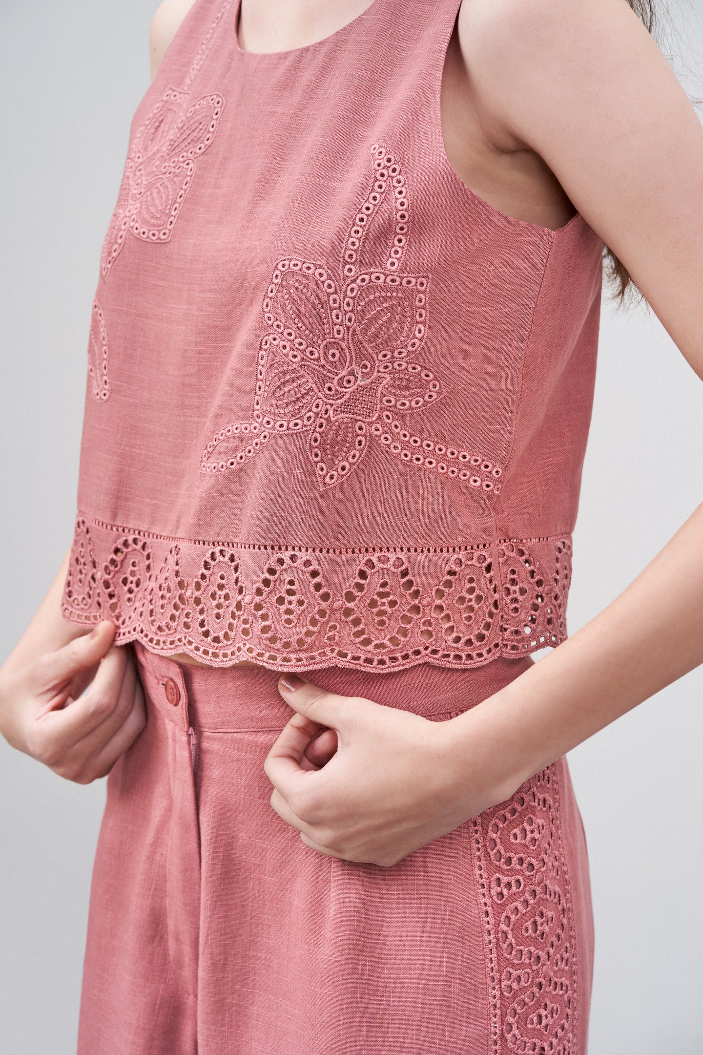 Women Crop Top 100% Cotton Dark Pink Scalloped Embroidery Lace Hem Sleeveless Top For Ladies Side Model View | Tea Rose Cotton Sleeveless Crop Top With Scalloped Embroidery