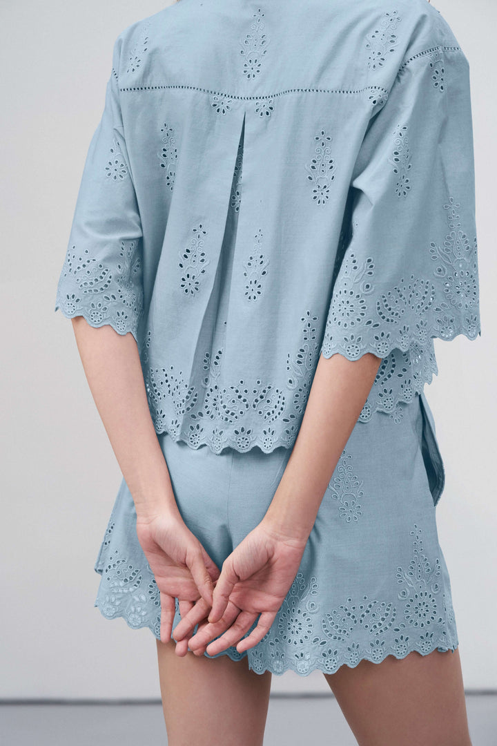 LOOSE FIT EMBROIDERED CROP SHIRT