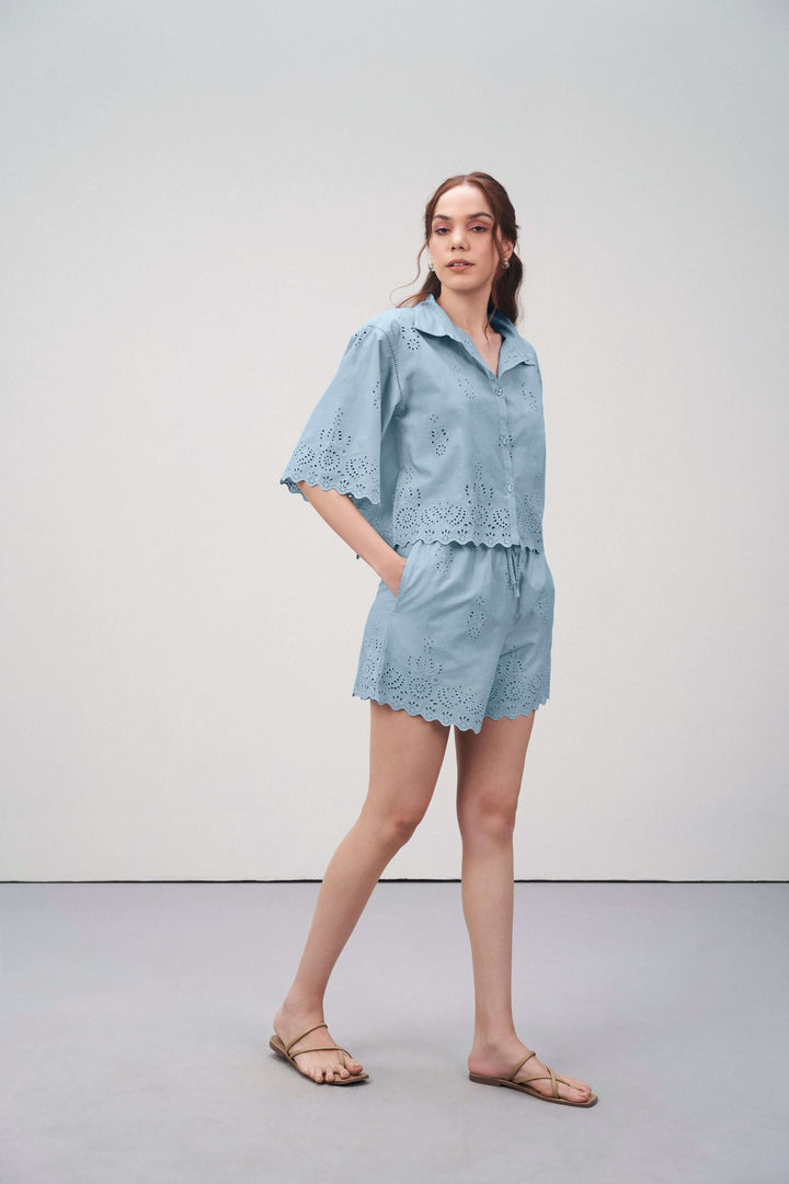 LOOSE FIT EMBROIDERED CROP SHIRT