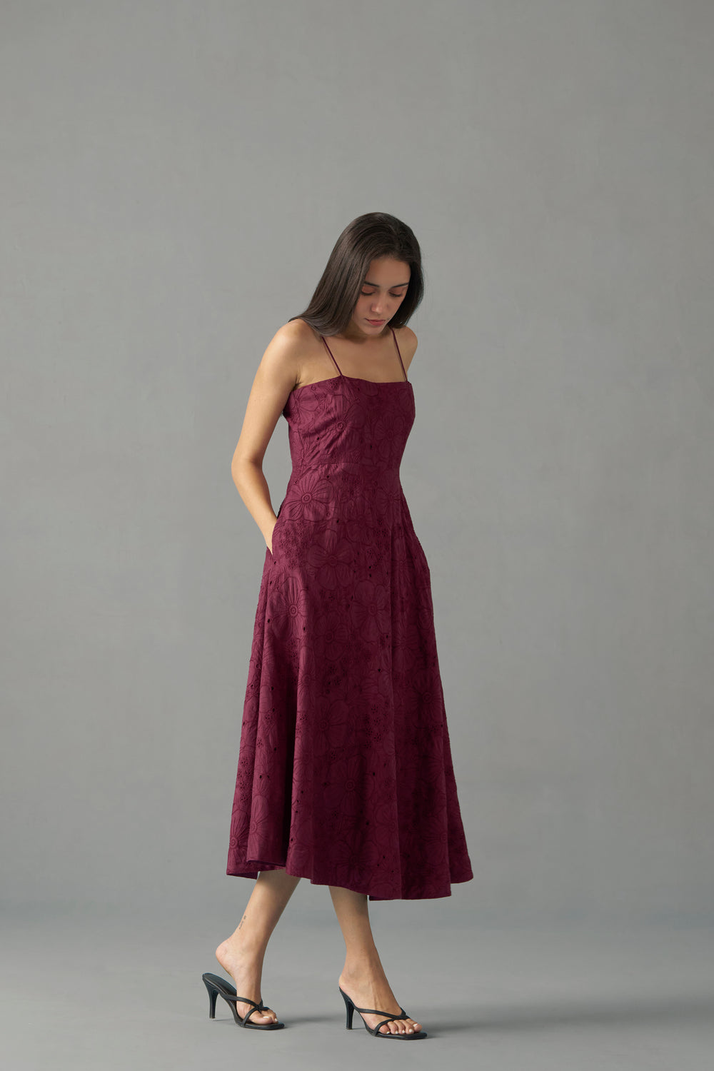 FLORAL EMBROIDERED MIDI DRESS | rightside image