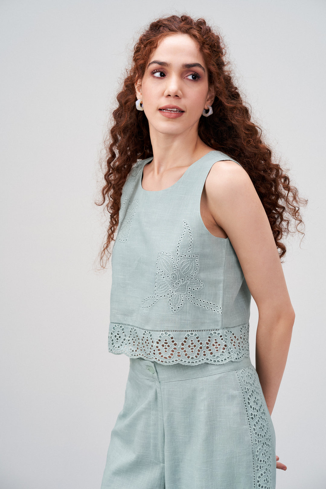 Women Crop Top 100% Cotton Light Green Scalloped Embroidery Lace Hem Sleeveless Top For Ladies | Heather Cotton Sleeveless Crop Top With Scalloped Embroidery 
