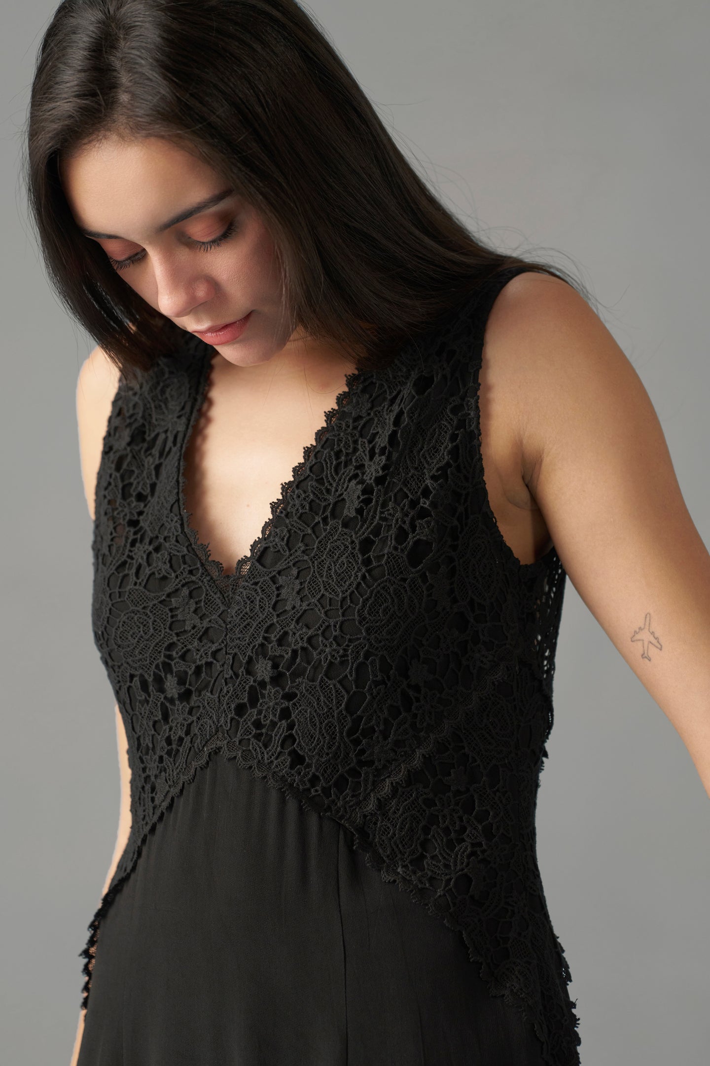 LACE BACK MIDI DRESS |neckside design image
