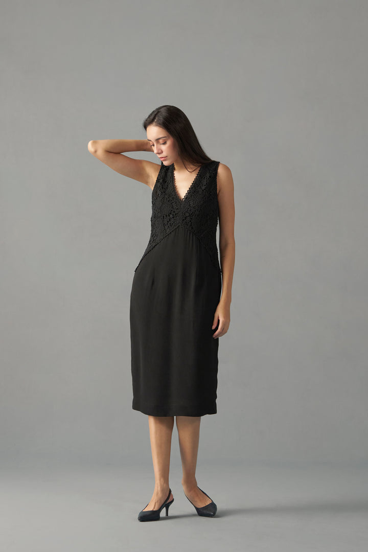 LACE BACK MIDI DRESS | frontside full image