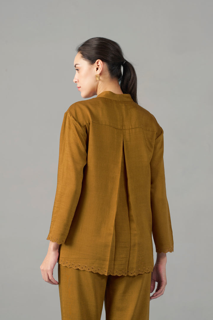 EMBROIDERED SCALLOPED HEM TOP