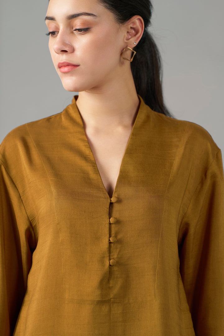 EMBROIDERED SCALLOPED HEM TOP