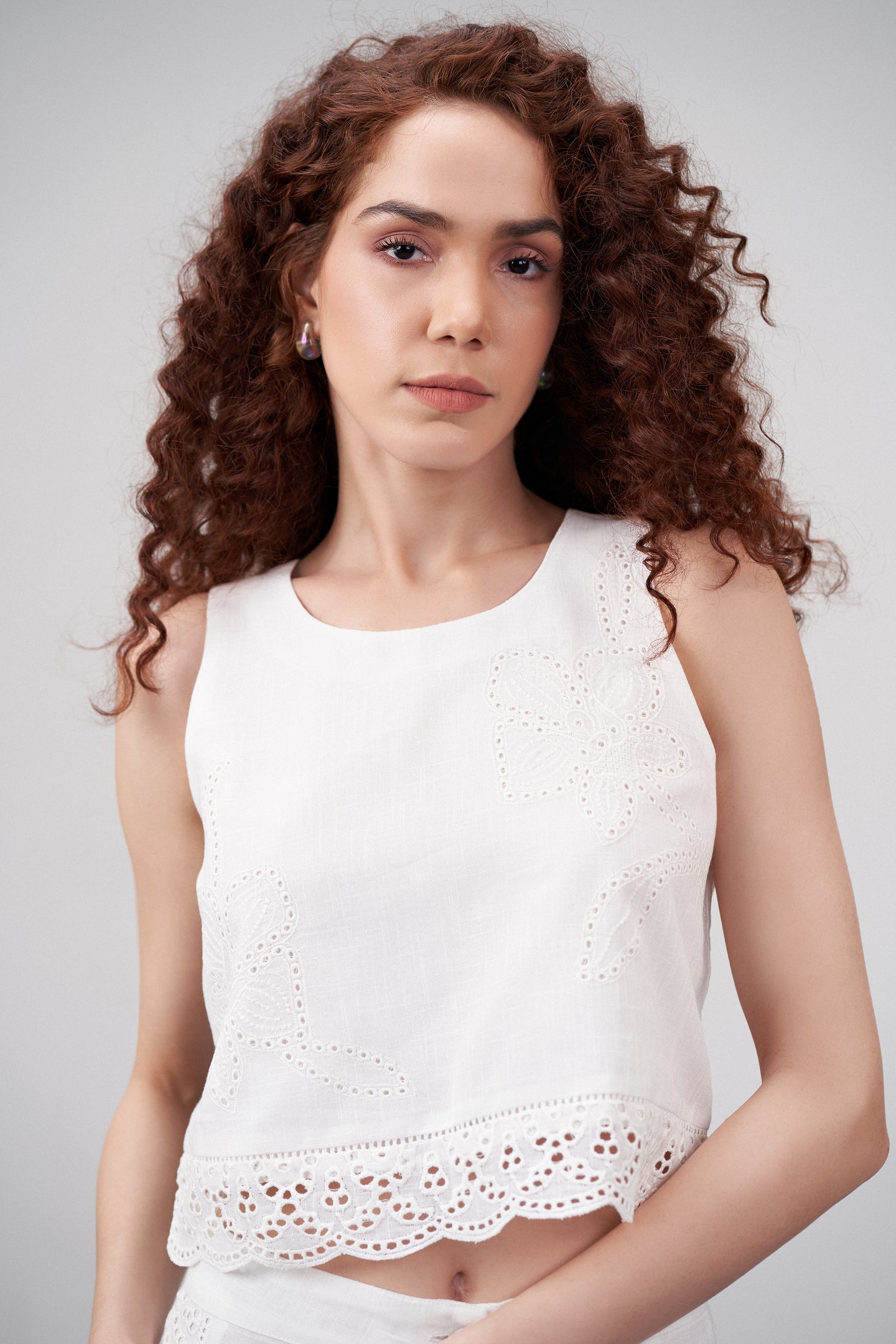 Women Crop Top 100% Cotton White Scalloped Embroidery Lace Hem Sleeveless Crop Top For Ladies | Buy White Cotton Sleeveless Crop Top With Scalloped Embroidery 